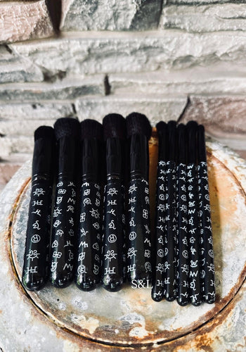 Black and White Brands Makeup Brush Set